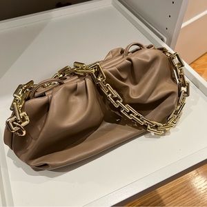 Clutch with thick Gold Chain